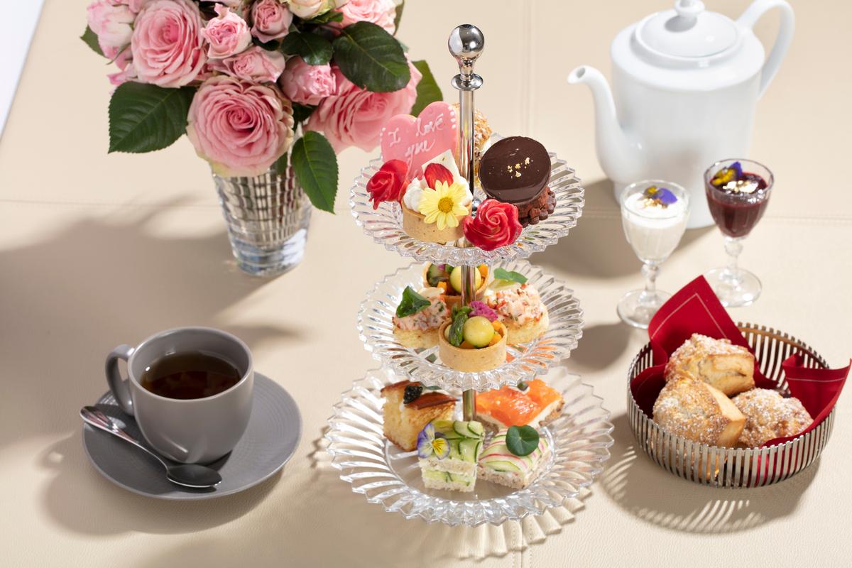 Tea Service with pink flowers