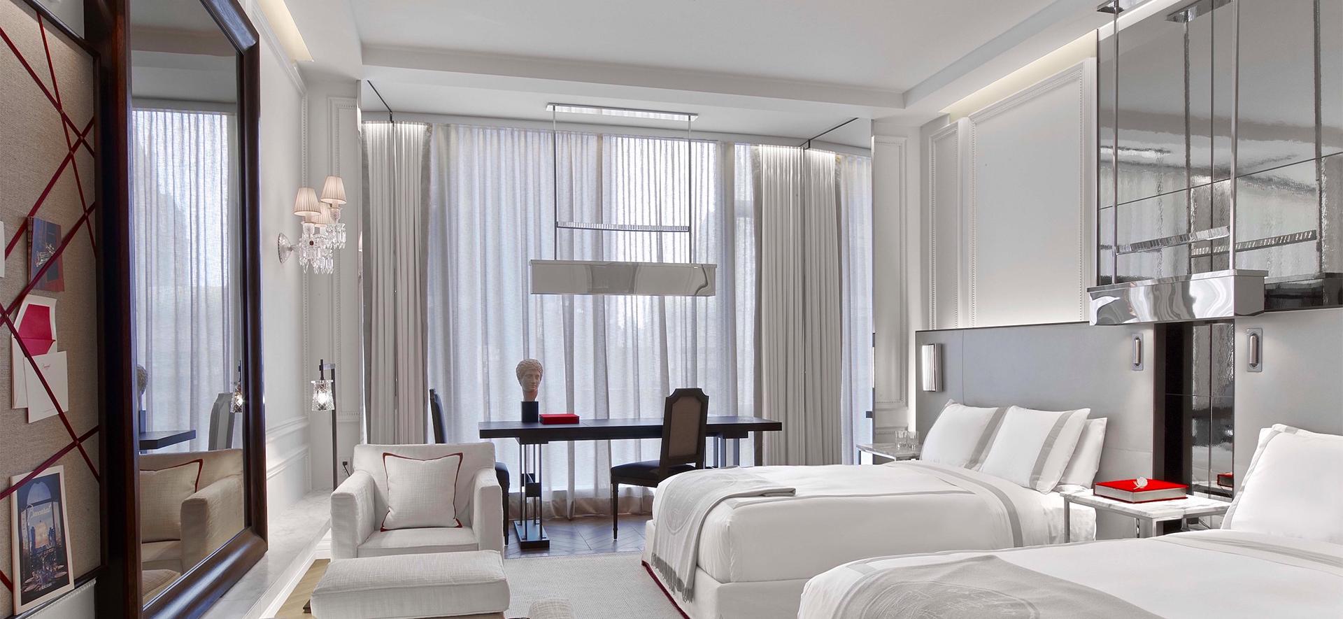 Chambre double Harcourt - photo des canapés et du miroir