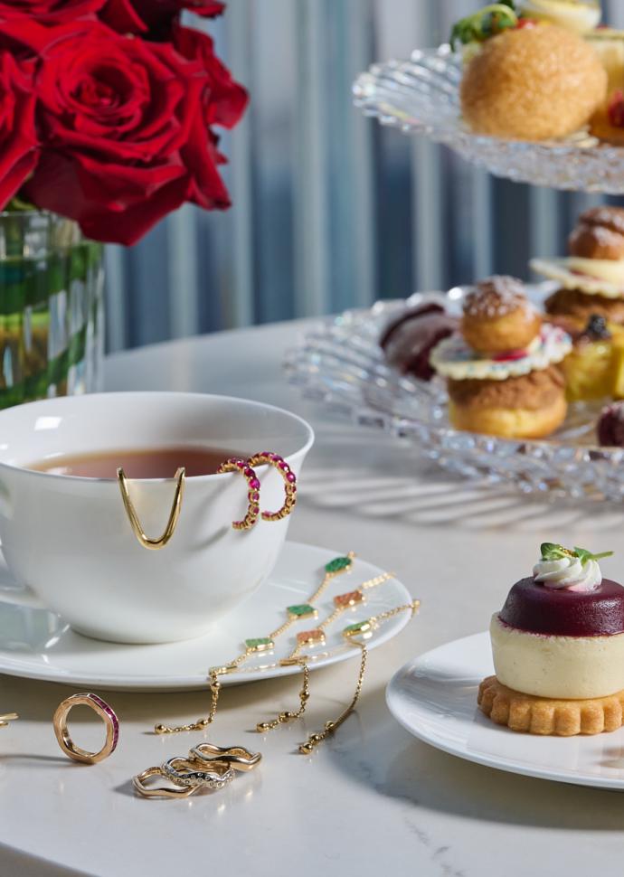 Um afternoon tea delicado, mas requintado, afternoon tea no Baccarat Hotel