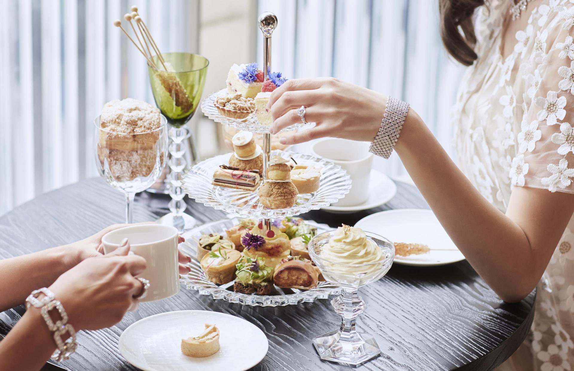 women having afternoon tea