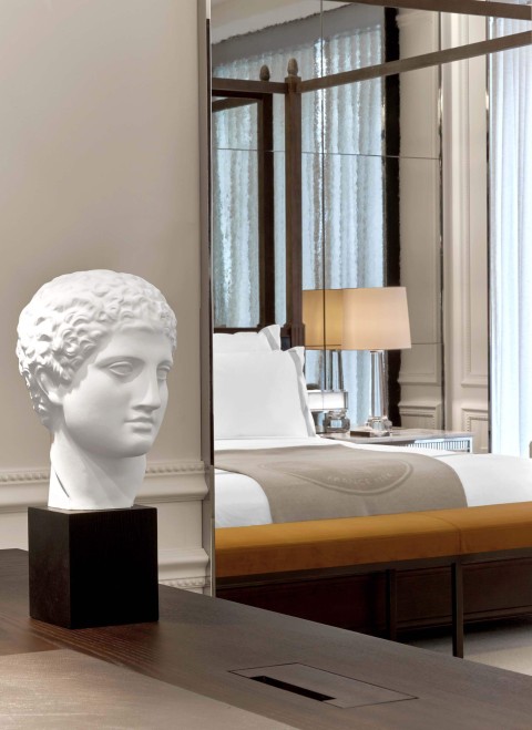 Classic Suite, bust and reflection of room 