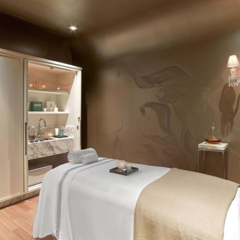Spa de La Mer camilla de masaje preparada para el cliente
